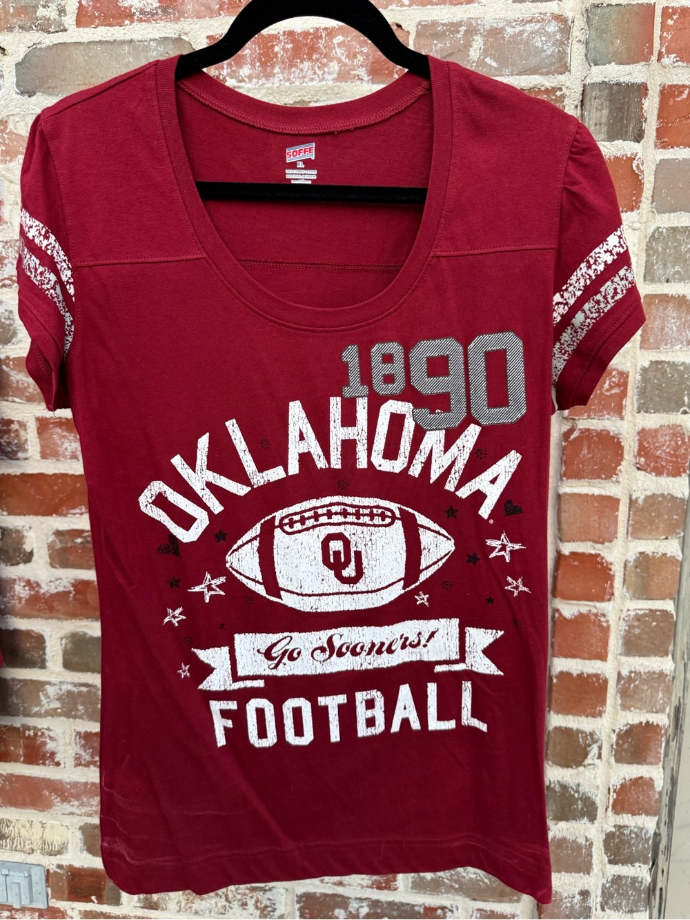🔥 Vintage Soffe Oklahoma Sooners Football Graphic Tee – Size XL 🔥
